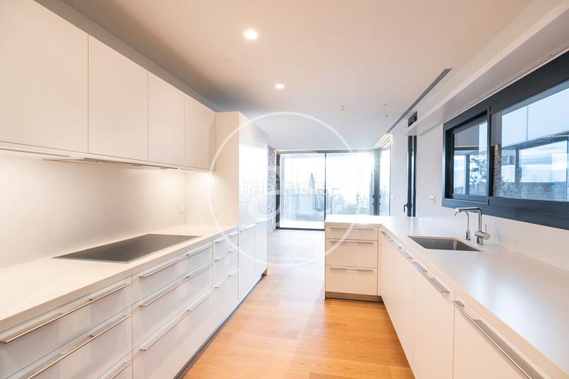 Foto c2a9109c-15fe-4be8-9afa-7dfcf4e0a8e5. Rent flat with heating parking pool in Sarrià Barcelona