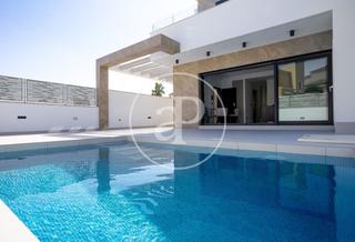 Casa a San Miguel de Salinas. Chalet en venta en san miguel de salinas