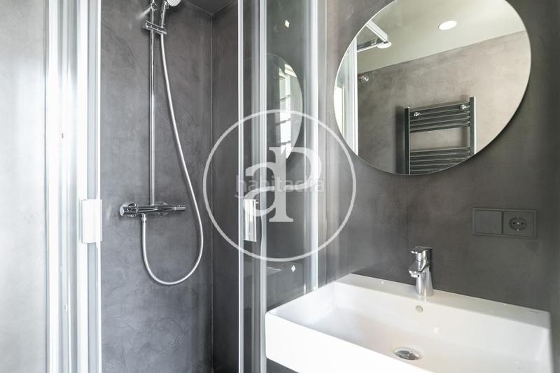 Foto 5bfab91f-dd49-45b2-ab49-85bada8bad7b. Etagenwohnung mit heizung pool in Raval Barcelona