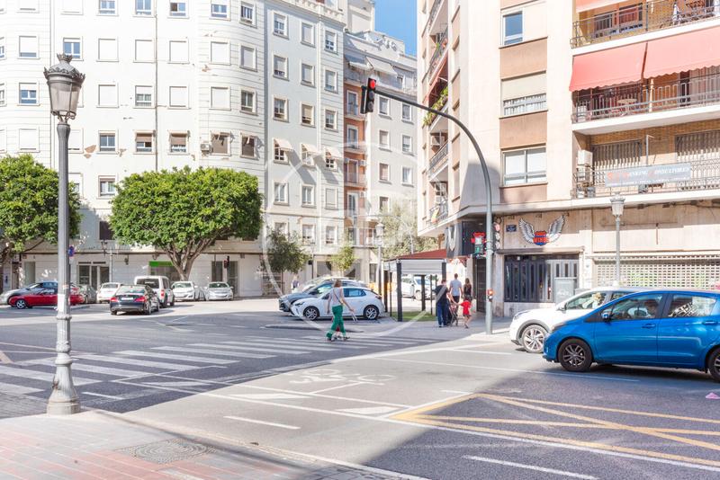 Foto 1061267d-37c4-4f6c-b42f-79b1753b895d. Casa adosada  en venta junto a plaza españa en Valencia