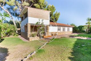 Casa a Riba - roja de Túria. Chalet independiente en venta en ribaroja de túria