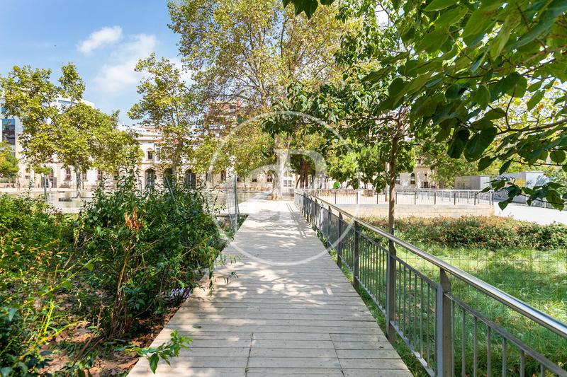 Foto 6936f676-3b2e-4a16-9cb5-05ead3b20b6b. Casa adosada vivienda en venta, en la sagrada familia en Barcelona