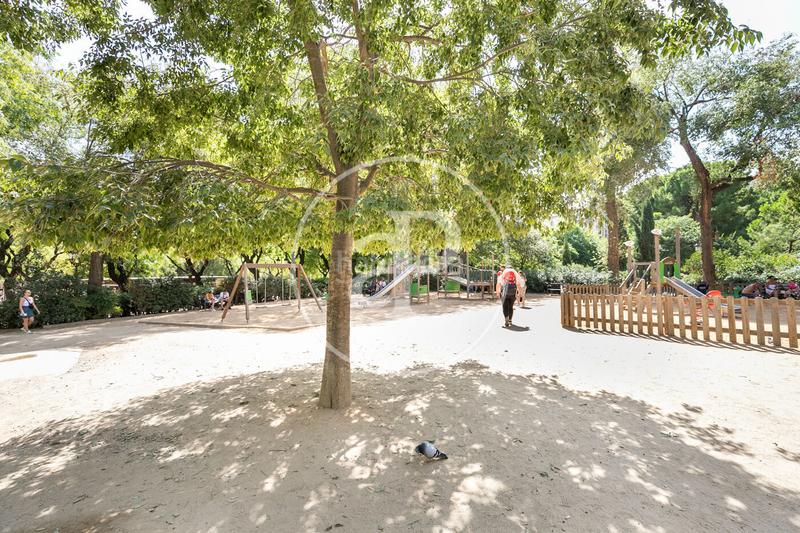 Foto 7703e038-5d3a-4f95-b621-d6bc39587a3b. Casa adosada vivienda en venta, en la sagrada familia en Barcelona