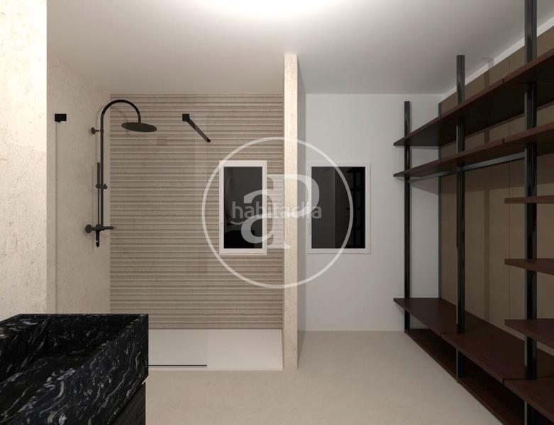 Foto e4de0365-2bc5-4be0-b9ea-b3a08014ee7f. Casa adosada vivienda en venta, en la sagrada familia en Barcelona