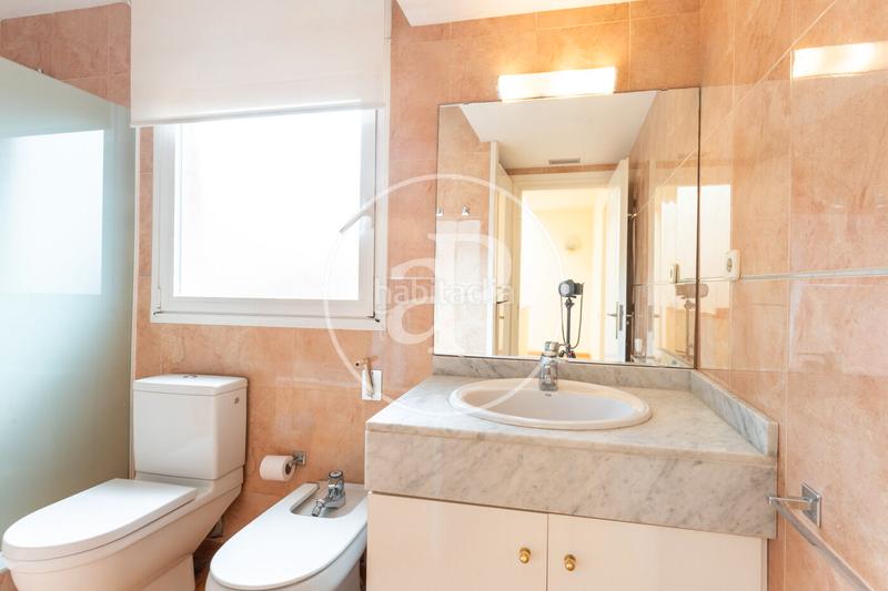 Foto 384065d2-7018-47a0-920e-4742e5a90376. Location maison jumelée avec chauffage parking dans Teià