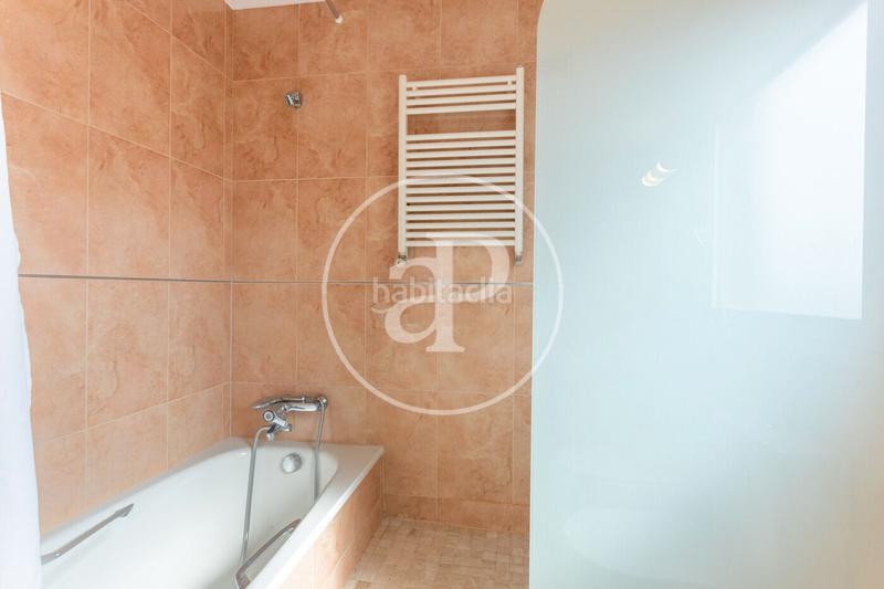 Foto 5f9e1886-3ec4-4560-a73c-8b8f1ca88b67. Location maison jumelée avec chauffage parking dans Teià