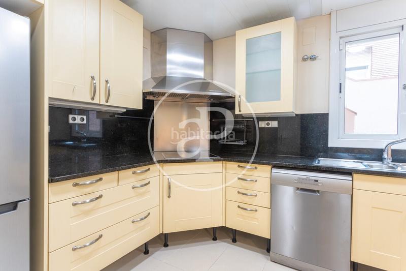 Foto cdf71c16-c6f7-48e0-8aef-65882a8d7a71. Location maison jumelée avec chauffage parking dans Teià