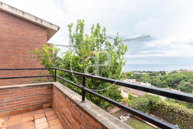 Foto daf378ff-def7-46ab-ade0-e76d6b0fabd9. Location maison jumelée avec chauffage parking dans Teià