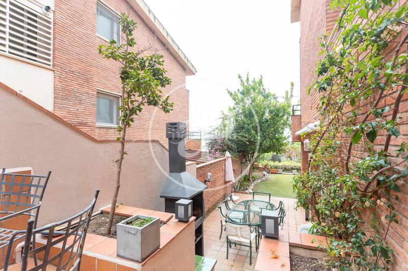 Foto e8d86d17-94d1-4e6b-a2fb-9c744856b59a. Location maison jumelée avec chauffage parking dans Teià