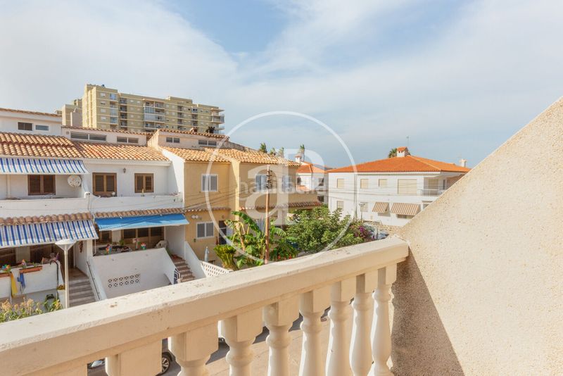 Foto 0f502d6a-5979-4d09-b725-a97774519396. Casa aparellada amb calefacció aparcament a Mareny de Barraquetes Sueca