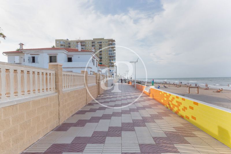 Foto d7733364-08de-4c46-a00a-1d0658c40814. Casa aparellada amb calefacció aparcament a Mareny de Barraquetes Sueca