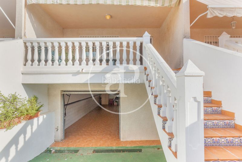 Foto f721a487-cbda-4712-b3a9-4960bbd1aee4. Casa aparellada amb calefacció aparcament a Mareny de Barraquetes Sueca