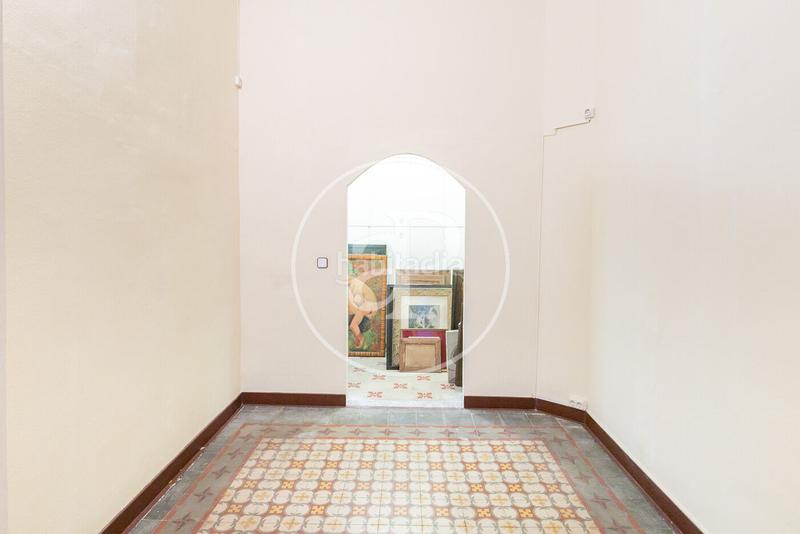 Foto e8cd5a72-6856-4399-845a-eb70e43727ff. Piso  en venta al lado de rambla de catalunya en Barcelona