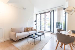 Location Appartement  Ptge. de mercader. Piso dúplex en alquiler cerca de rambla catalunya