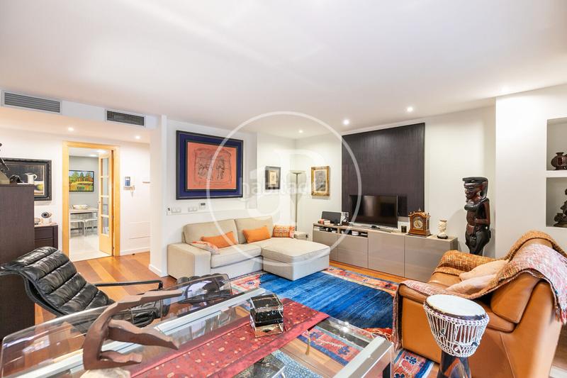 Foto b00a348b-059c-4e69-8e21-bca4a2f6f8b5. Piso  en venta en calle josep maria jujol en Vallcarca - Penitents Barcelona