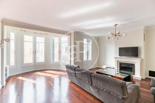 Location Appartement  Carrer de gustavo bécquer. Casa en alquiler en vallcarca