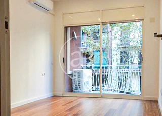 Etagenwohnung  Carrer de la marina. Piso en venta en calle marina