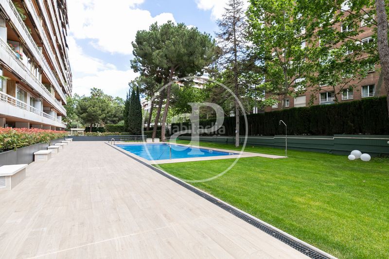 Foto 4bbef5f1-b8b2-41bc-b911-bb7e9a53dfc3. Pis amb calefacció aparcament piscina a Pedralbes Barcelona