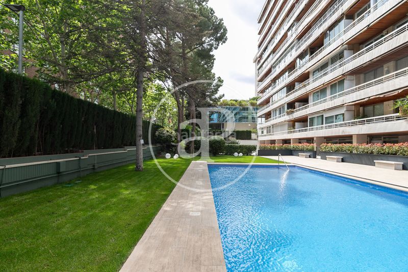 Foto 54321c41-f09e-4245-b3e1-232b4d0d9593. Pis amb calefacció aparcament piscina a Pedralbes Barcelona