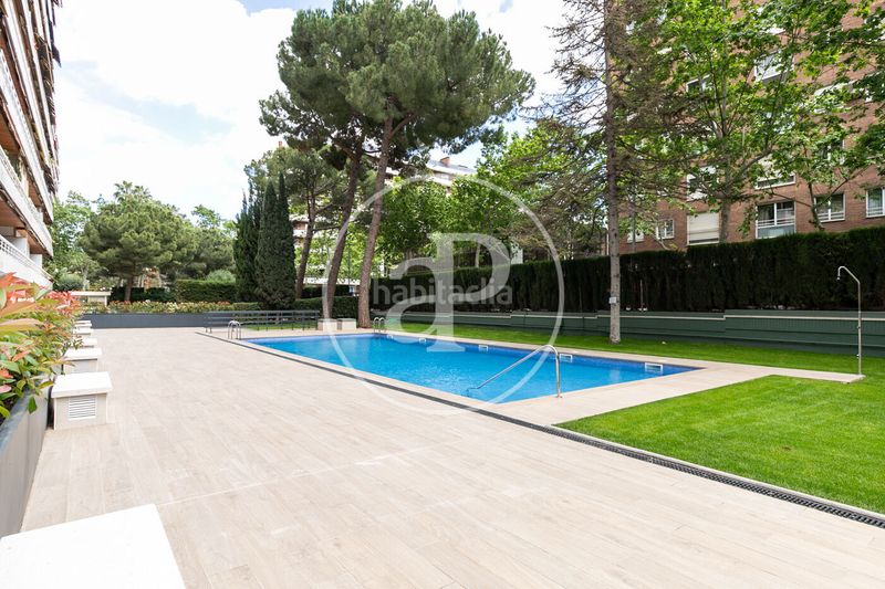 Foto b93b6ea1-ee4c-46b2-886a-23780b6c0c3b. Pis amb calefacció aparcament piscina a Pedralbes Barcelona