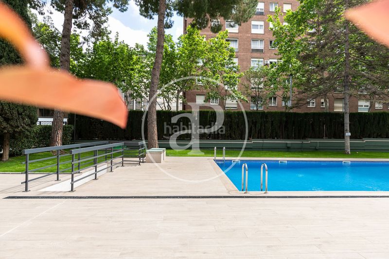 Foto c1a2ba55-db5c-48a6-ada4-5e7887067f97. Pis amb calefacció aparcament piscina a Pedralbes Barcelona