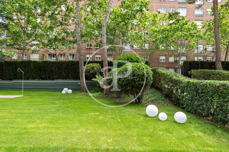 Foto d19b5545-9351-4f8b-8978-768f7284e9e5. Pis amb calefacció aparcament piscina a Pedralbes Barcelona