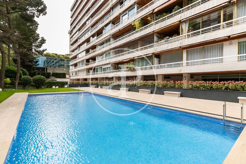Foto e937f1ca-87a3-4fb0-9d9b-6b814a21fddf. Pis amb calefacció aparcament piscina a Pedralbes Barcelona