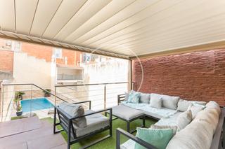 Dúplex  Carrer d'en font. Tríplex en venta en el centro de sabadell