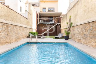Zweistöckige Wohnung  Carrer d'en font. Tríplex en venta en el centro de sabadell