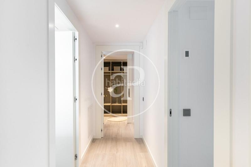 Foto 14953e1a-45cd-43af-b4eb-297870134329. Haus mit parking pool in Finestrelles Esplugues de Llobregat