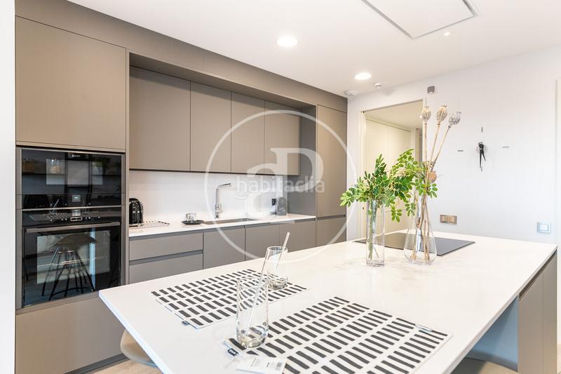 Foto bd698365-7772-430a-adc8-f5e62f7fa8d9. Haus mit parking pool in Finestrelles Esplugues de Llobregat