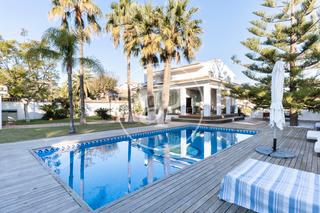 Haus in Corralet-Bonanza-Tres Rutas. Chalet independiente en venta náquera