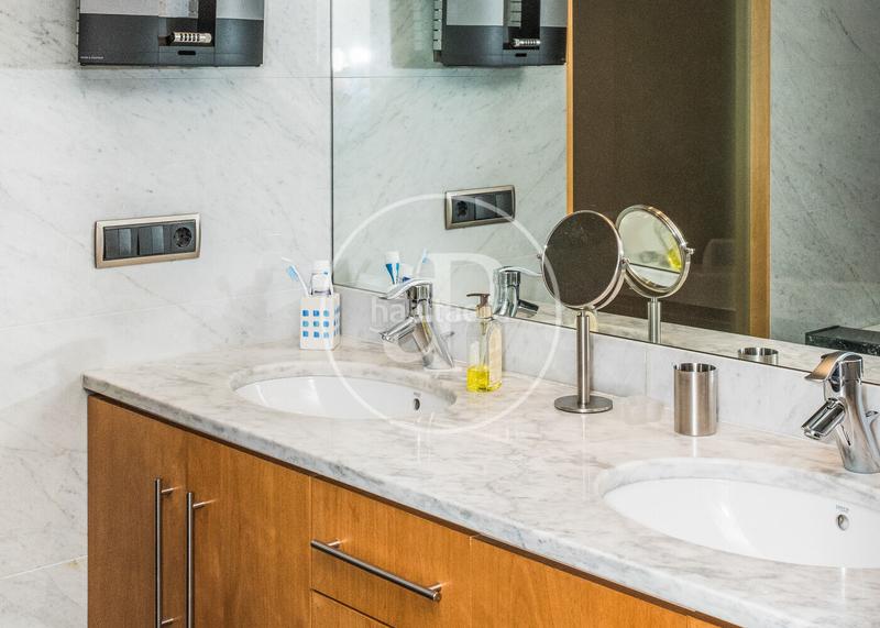 Foto 0fd71a8e-c96a-4217-9246-745e60ae80af. Casa adossada amb aparcament piscina a Sant Andreu de Palomar Barcelona