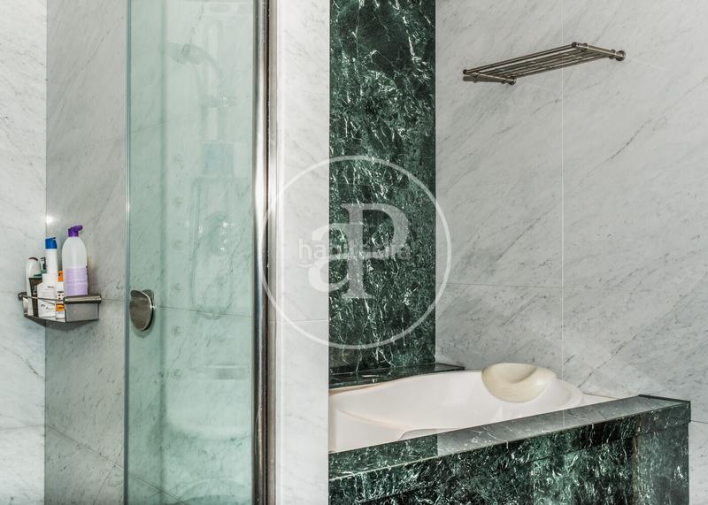 Foto 5e33b895-70b6-4fcd-8f25-32bee13b9eba. Casa adossada amb aparcament piscina a Sant Andreu de Palomar Barcelona