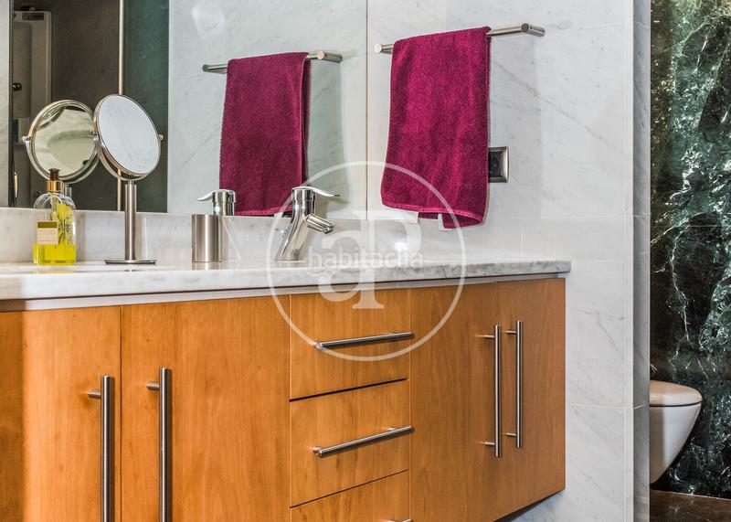 Foto 7564d3f1-014a-4cce-9e2b-17c53b7eea2b. Casa adossada amb aparcament piscina a Sant Andreu de Palomar Barcelona