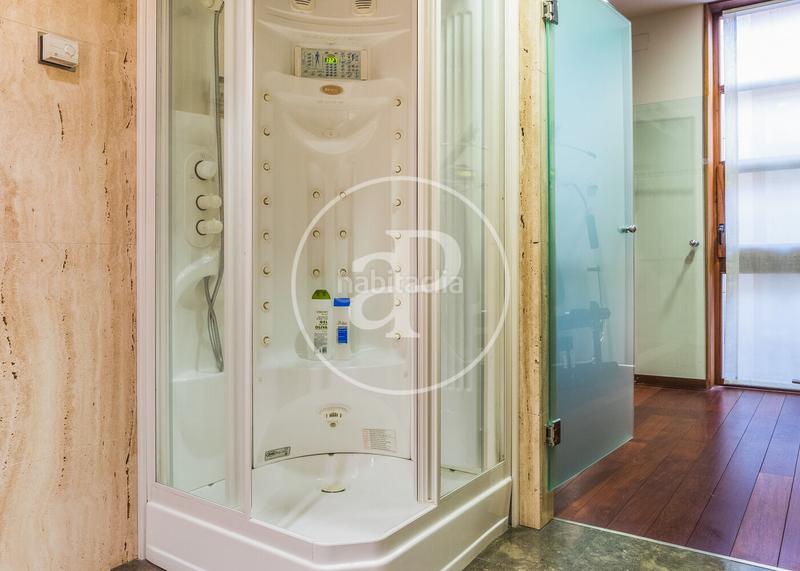 Foto d2cff960-2b5a-4ff1-9be8-af52b59ec0af. Casa adossada amb aparcament piscina a Sant Andreu de Palomar Barcelona