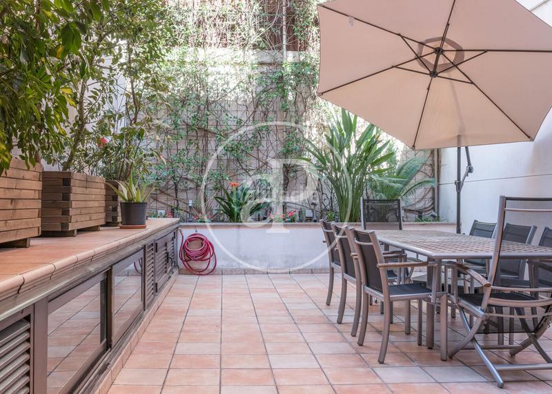 Foto e9ea50f2-53ab-44f2-ad4b-eceea0cb32cd. Casa adossada amb aparcament piscina a Sant Andreu de Palomar Barcelona