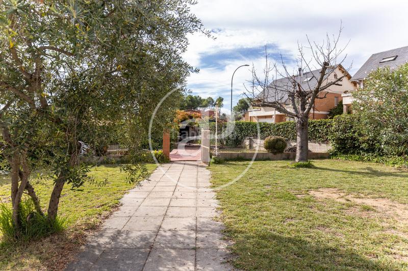 Foto 599e8b3c-0248-4e92-afee-f4ab32c36aff. Casa amb calefacció aparcament piscina a Les Fonts Terrassa