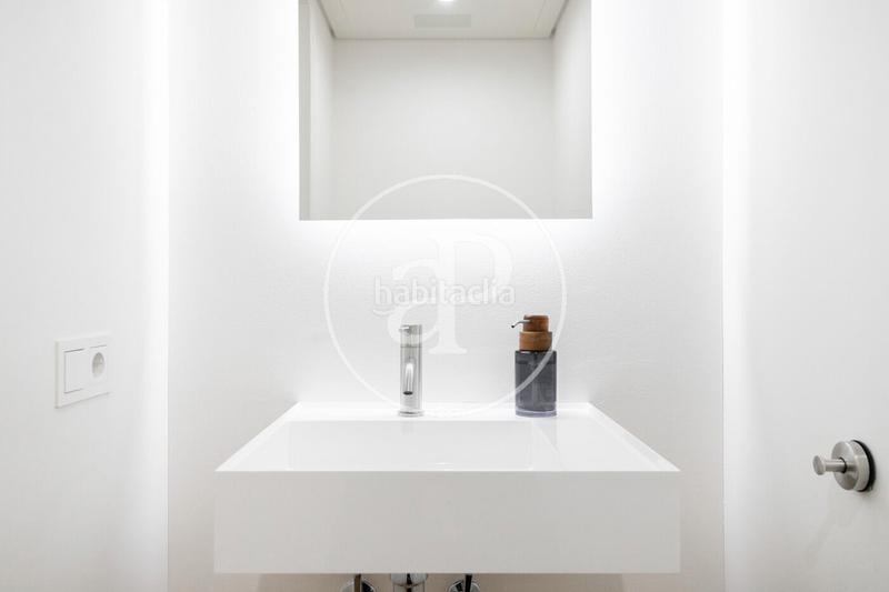 Foto 7382cbe2-4f5f-46bb-8e05-574930a47959. Location appartement avec chauffage piscine dans Fort Pienc Barcelona