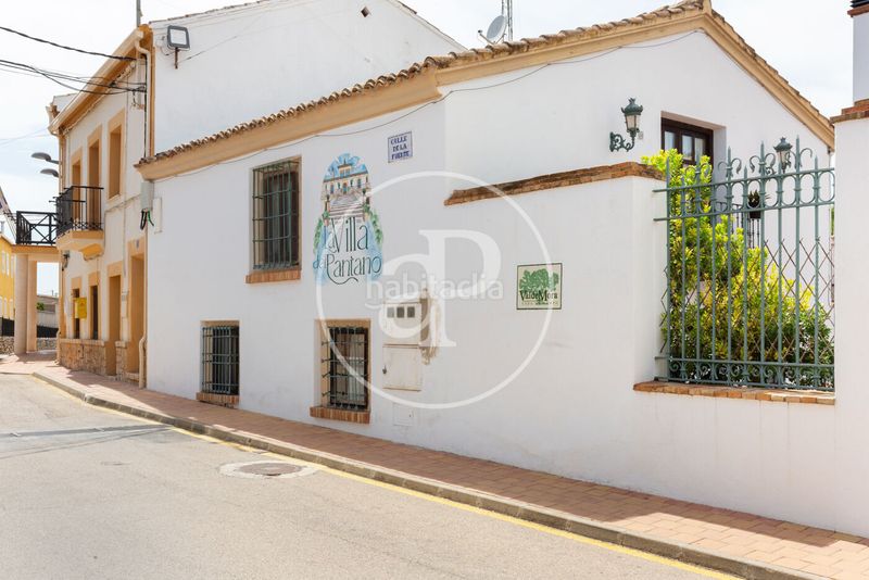 Foto e4427f4e-ed28-4e11-bb07-5a8289307571. Masia amb calefacció aparcament piscina a Utiel