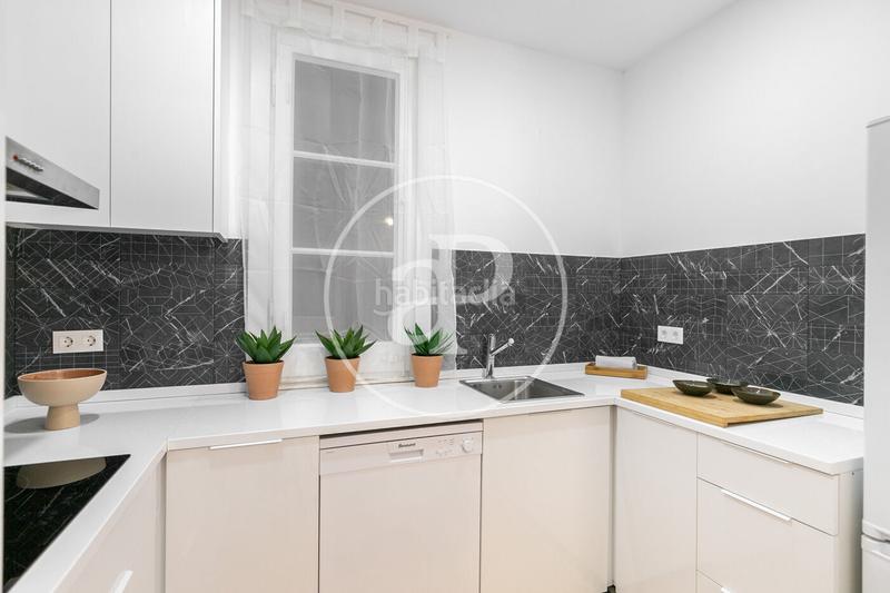 Foto 02bd6657-fd5f-475e-820b-05fe813f0277. Piso  en venta en la nova eixample esquerra en Barcelona