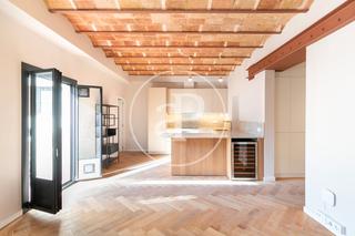 Piso  Carrer de n'amargós. Piso en venta cerca de via laietana y la plaza de la catedral de
