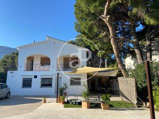 Casa a El Puerto. Casa en venta con restaurante en denia