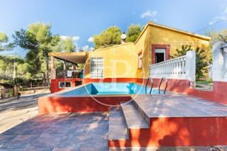 Casa en Centro-El Castillo. Chalet independiente cerca a los monasterios y alfinach