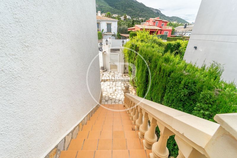 Foto 87dffb0d-649e-4d02-9f5b-a65329e4aaf7. Casa amb calefacció aparcament piscina a El Montgó Dénia