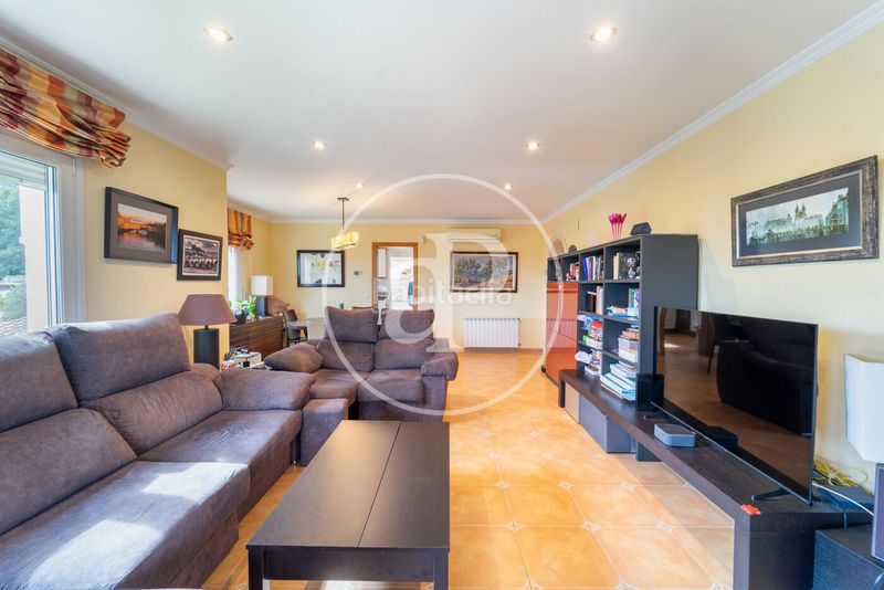 Foto 90768a3a-f541-414f-9398-32e9d5668805. Casa amb calefacció aparcament piscina a El Montgó Dénia