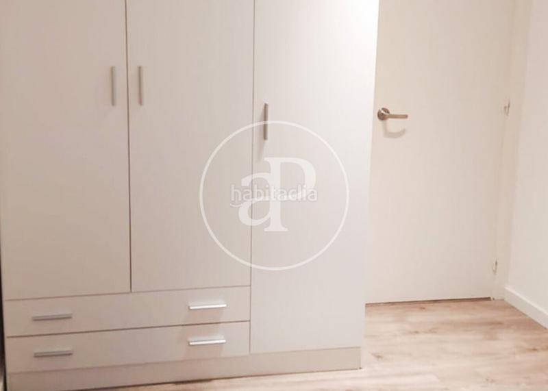 Foto c3517a06-38ad-4568-aa3f-cf9d8968aaf0. Piso estudio en venta en el barrio de sants en Sants-Badal Barcelona