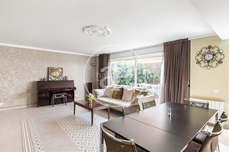 Foto 0f089d78-b7d8-4db0-b4bb-5c550133ae89. Duplex avec chauffage parking dans Can Baró Barcelona