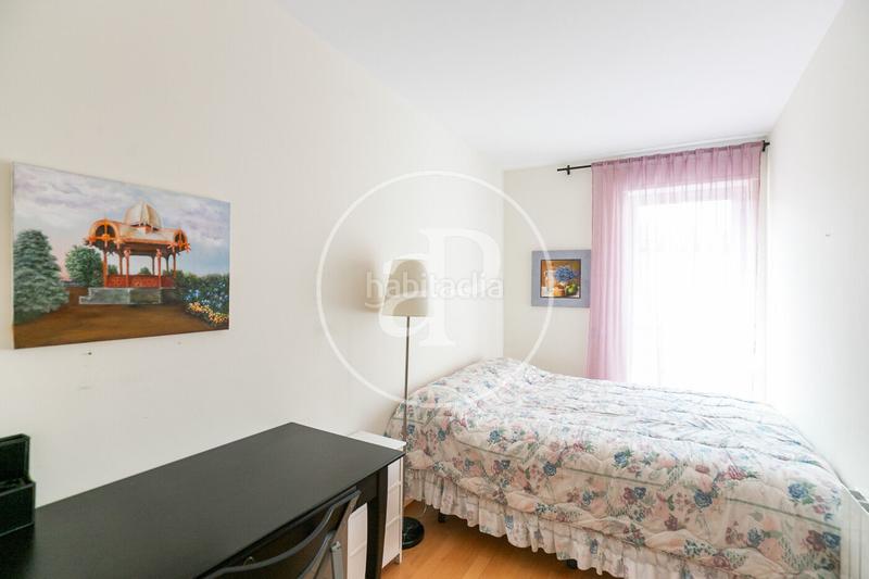 Foto 7703377f-4229-4939-b3d6-fd84d524da80. Duplex avec chauffage parking dans Can Baró Barcelona