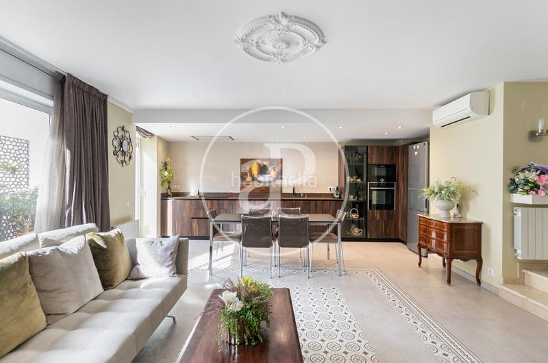 Foto 8ad4a975-756f-46f8-bda6-a9293953cb15. Duplex avec chauffage parking dans Can Baró Barcelona